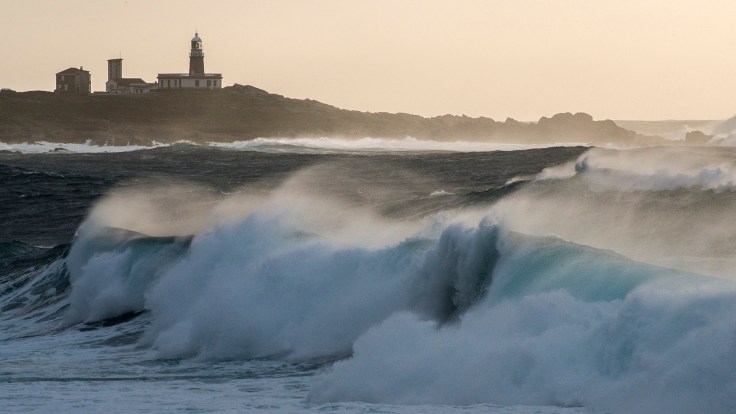 faro-corrubedo-tempestad.jpg