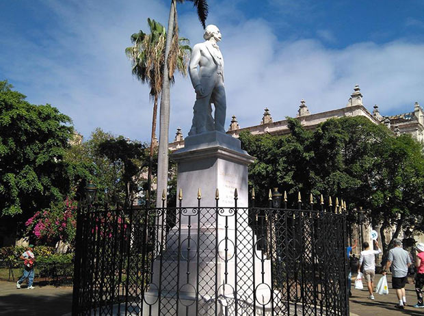 estatua-cespedes-plaza-de-armas-habana.jpg
