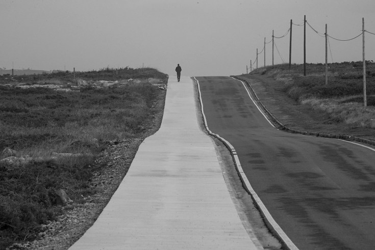 carretera-faro-corrubedo.JPG