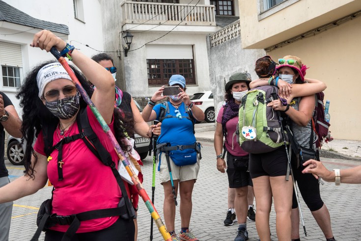 camino-santiago-corrubedo-abrazo